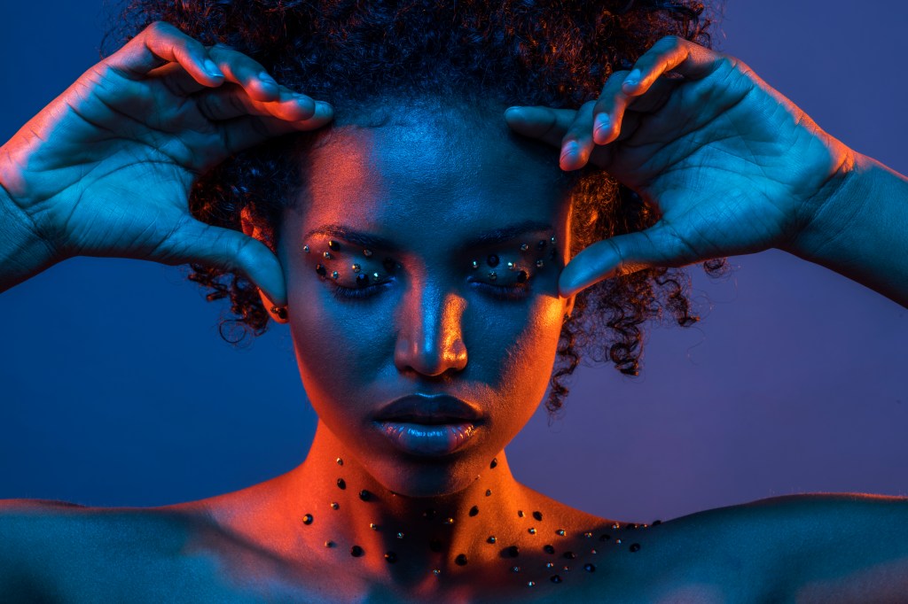 La luz transforma. Las sombras cuentan historias. Cada imagen es un acto de expresión